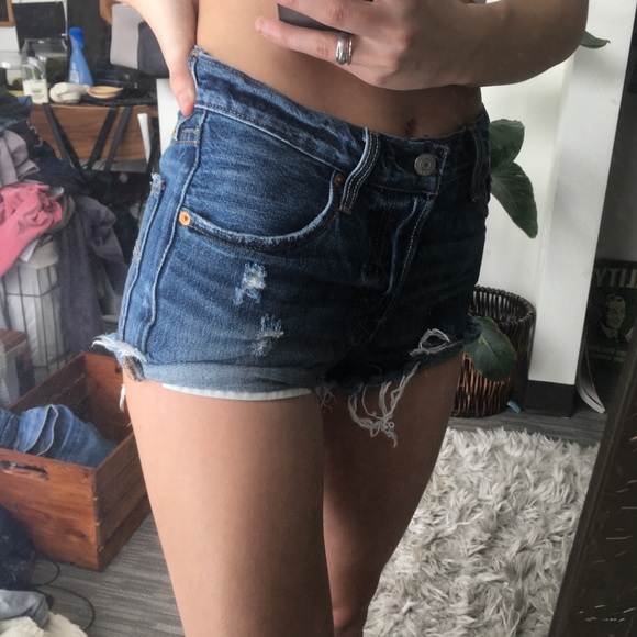 SOLD Levi’s shorts - Picture 4 of 5